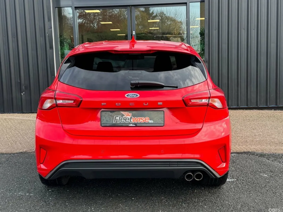 Ford Focus Hatchback, Petrol, 2019, Red