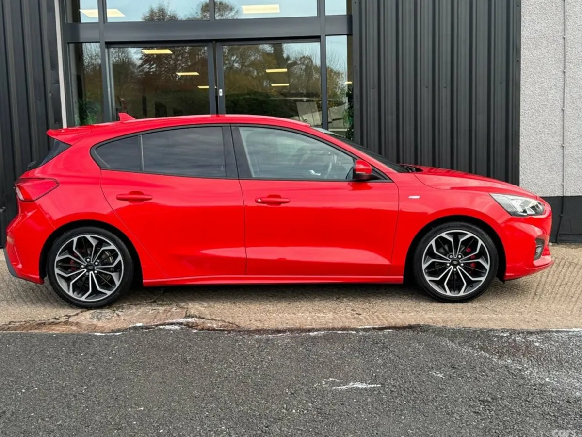 Ford Focus Hatchback, Petrol, 2019, Red