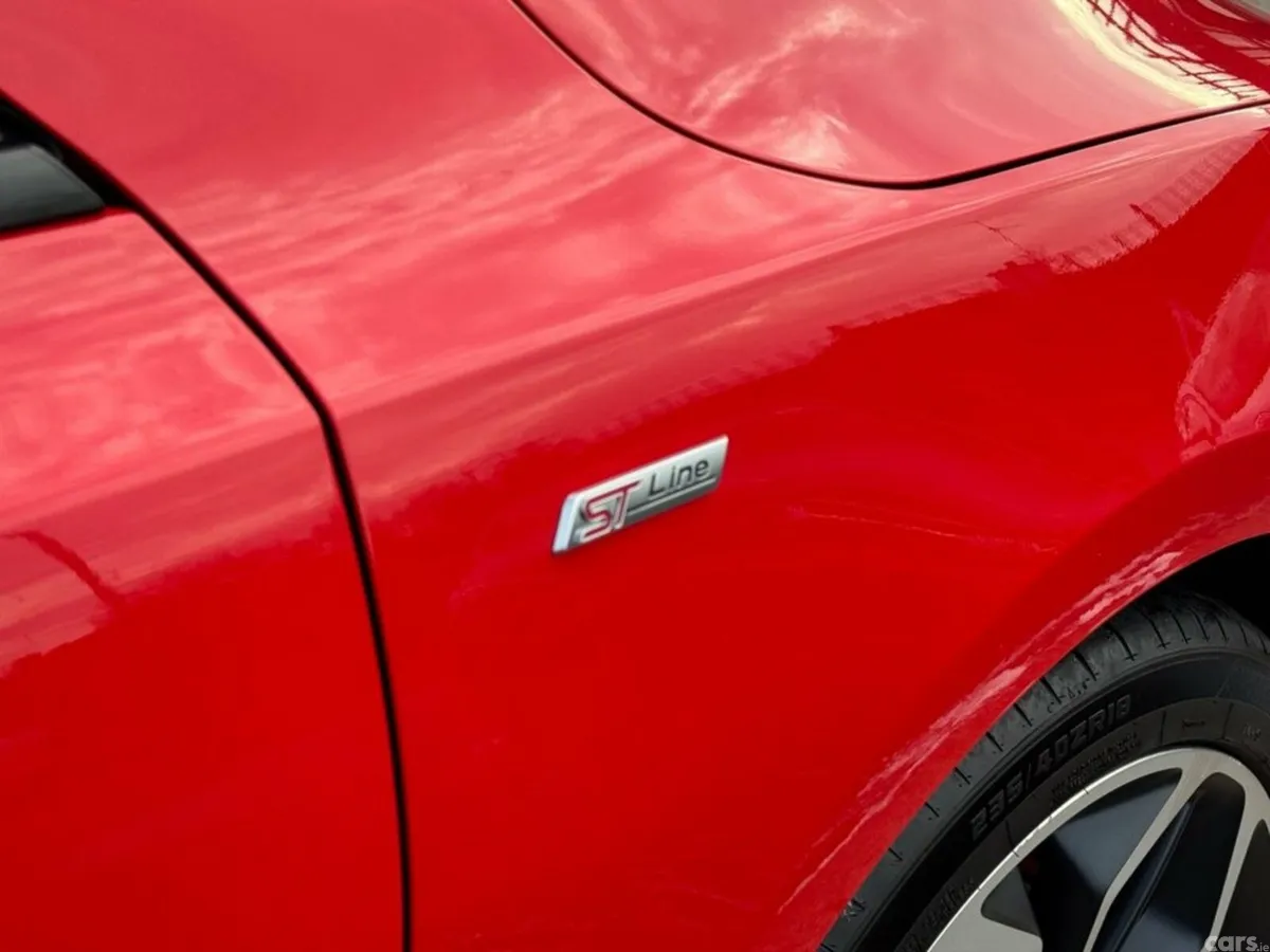 Ford Focus Hatchback, Petrol, 2019, Red