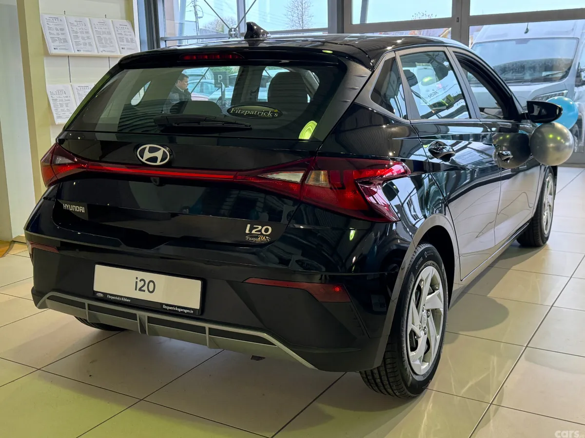 Hyundai i20 Hatchback, Petrol, 2027, Black
