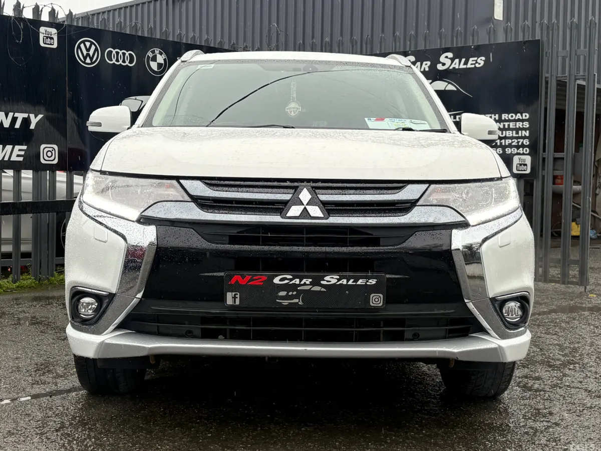 Mitsubishi Outlander SUV, Petrol Plug-in Hybrid, 2017, White