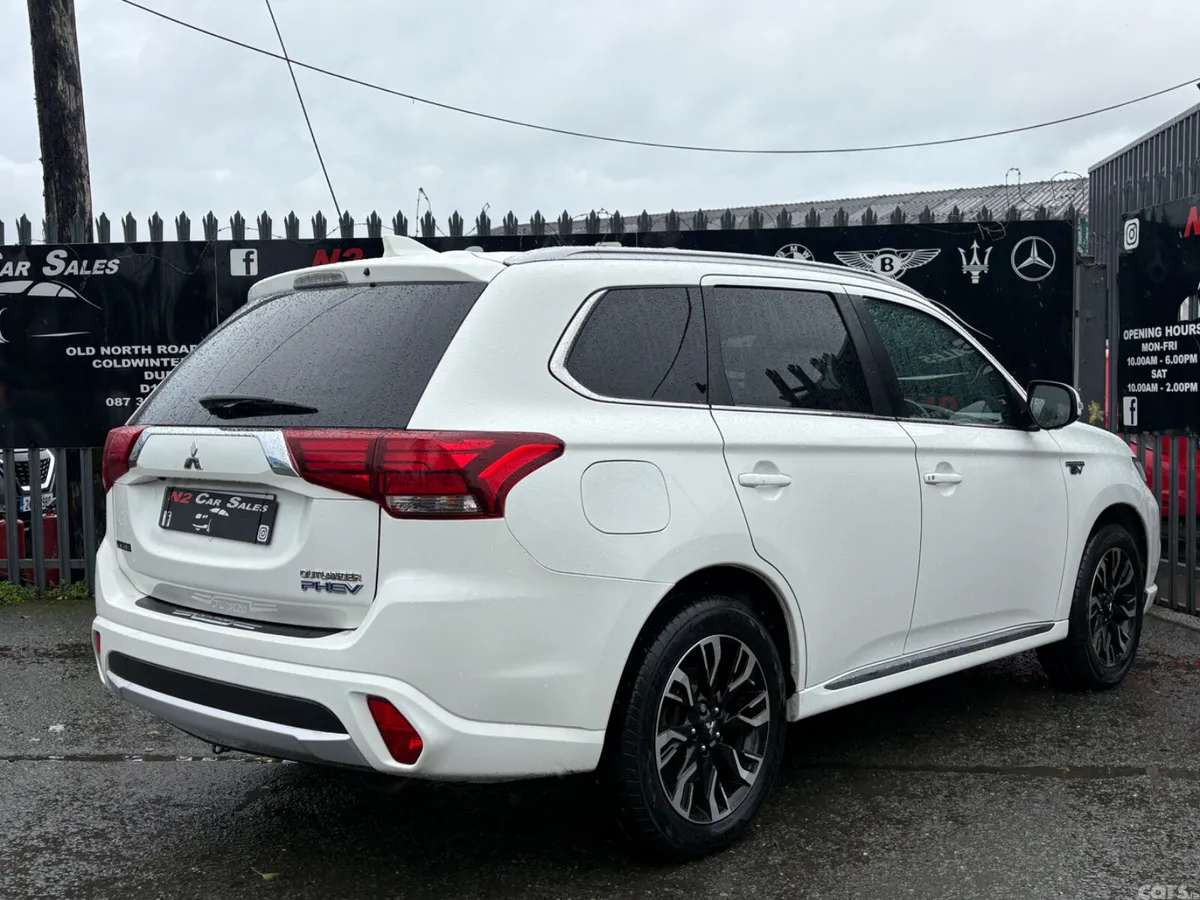 Mitsubishi Outlander SUV, Petrol Plug-in Hybrid, 2017, White