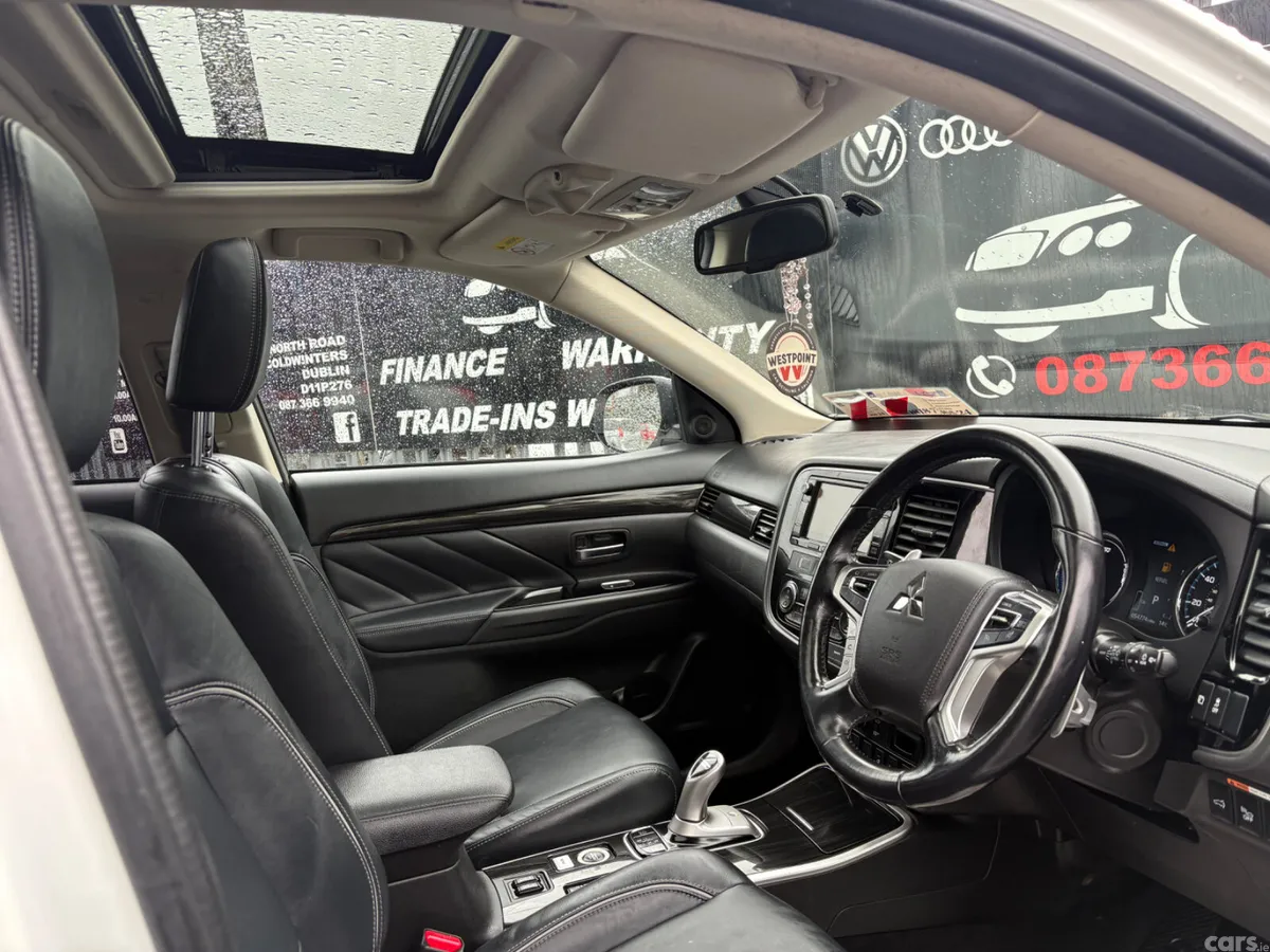 Mitsubishi Outlander SUV, Petrol Plug-in Hybrid, 2017, White