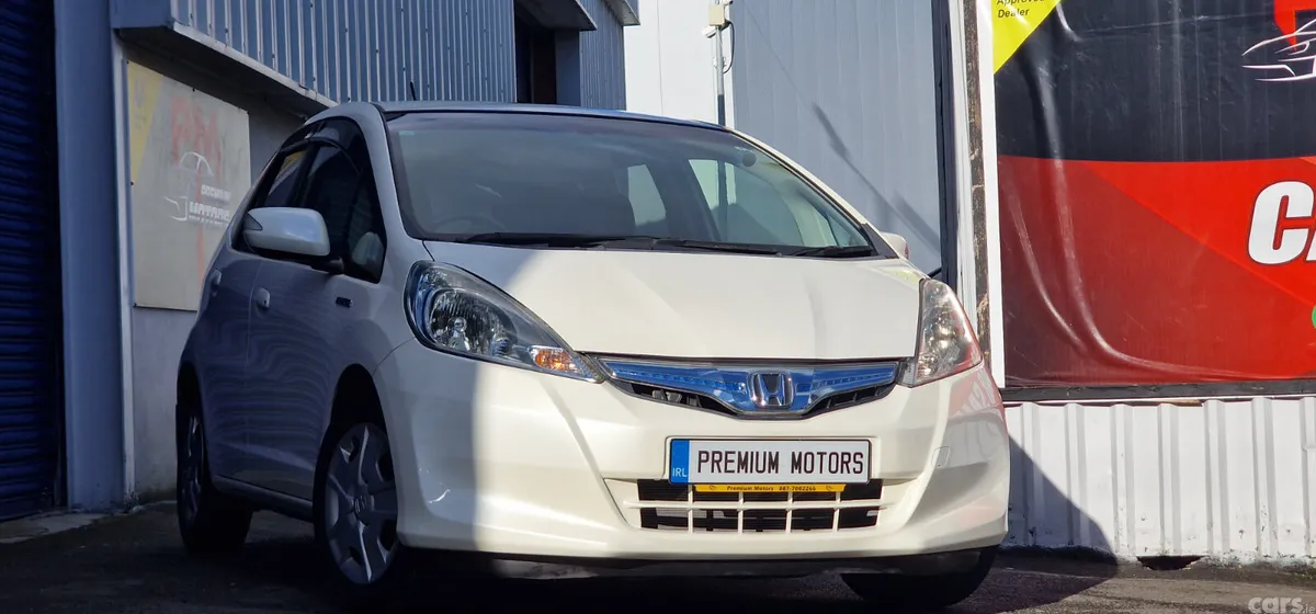 Honda Fit Hatchback, Petrol Hybrid, 2013, White