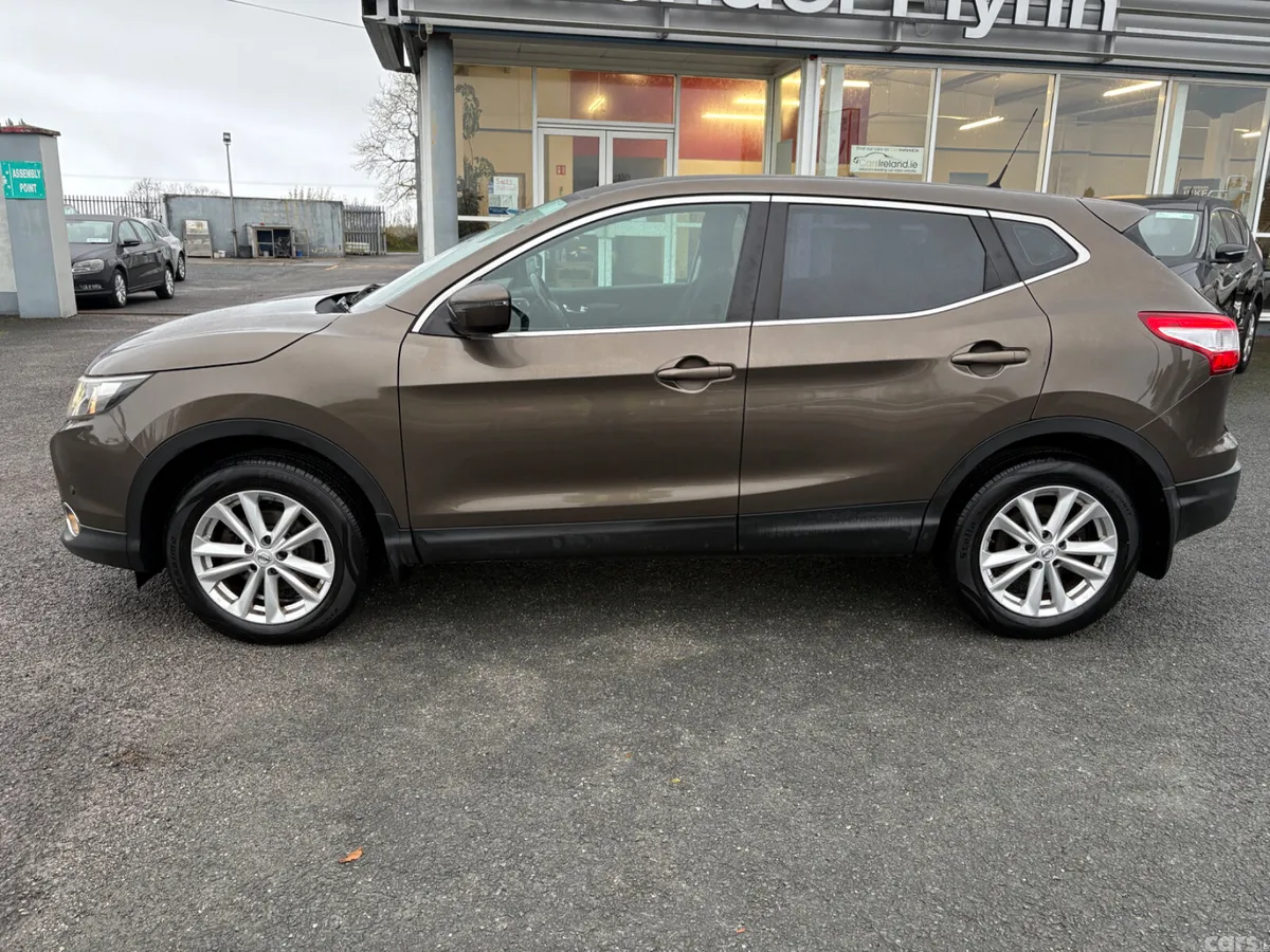 Nissan Qashqai Hatchback, Diesel, 2015, Brown