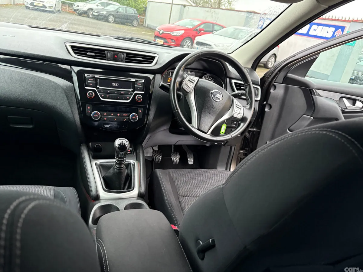 Nissan Qashqai Hatchback, Diesel, 2015, Brown