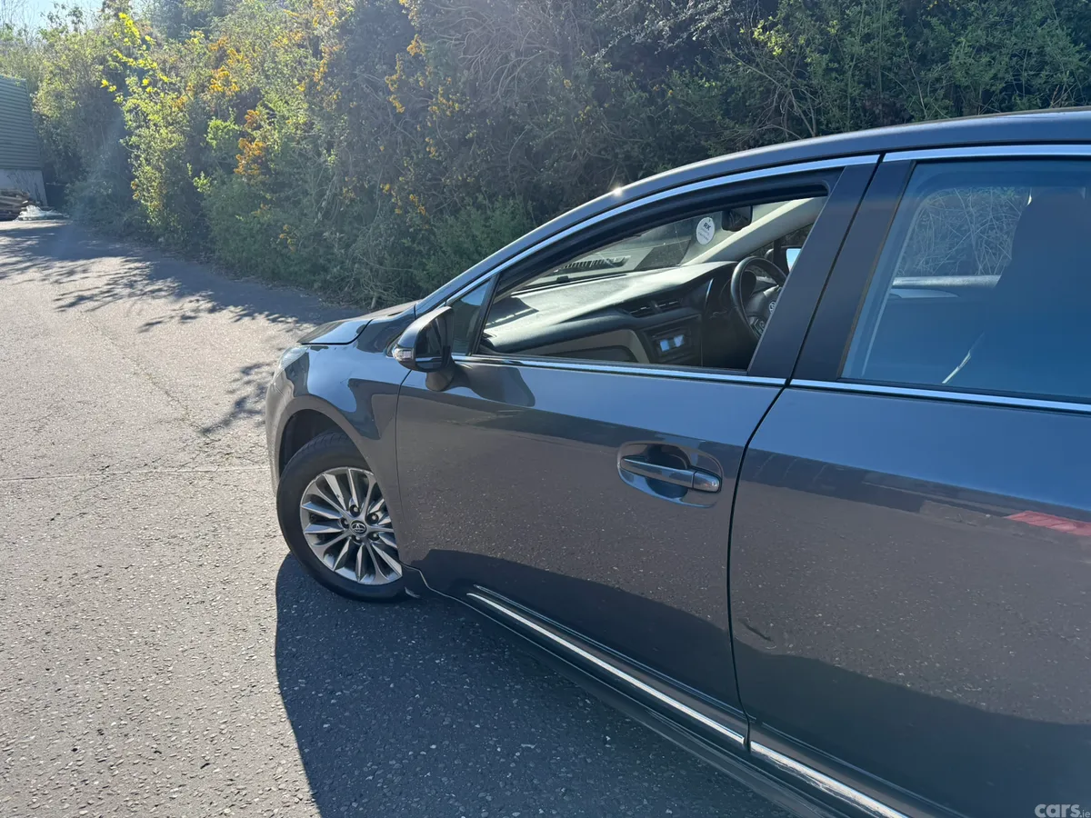 Toyota Avensis Saloon, Diesel, 2016, Grey