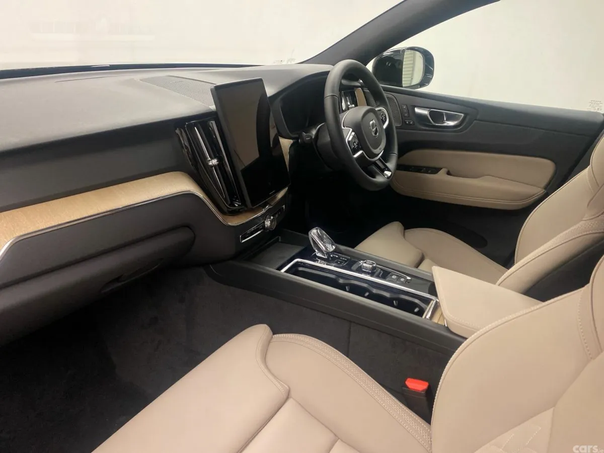 Volvo XC60 SUV, Petrol Plug-in Hybrid, 2026, Black