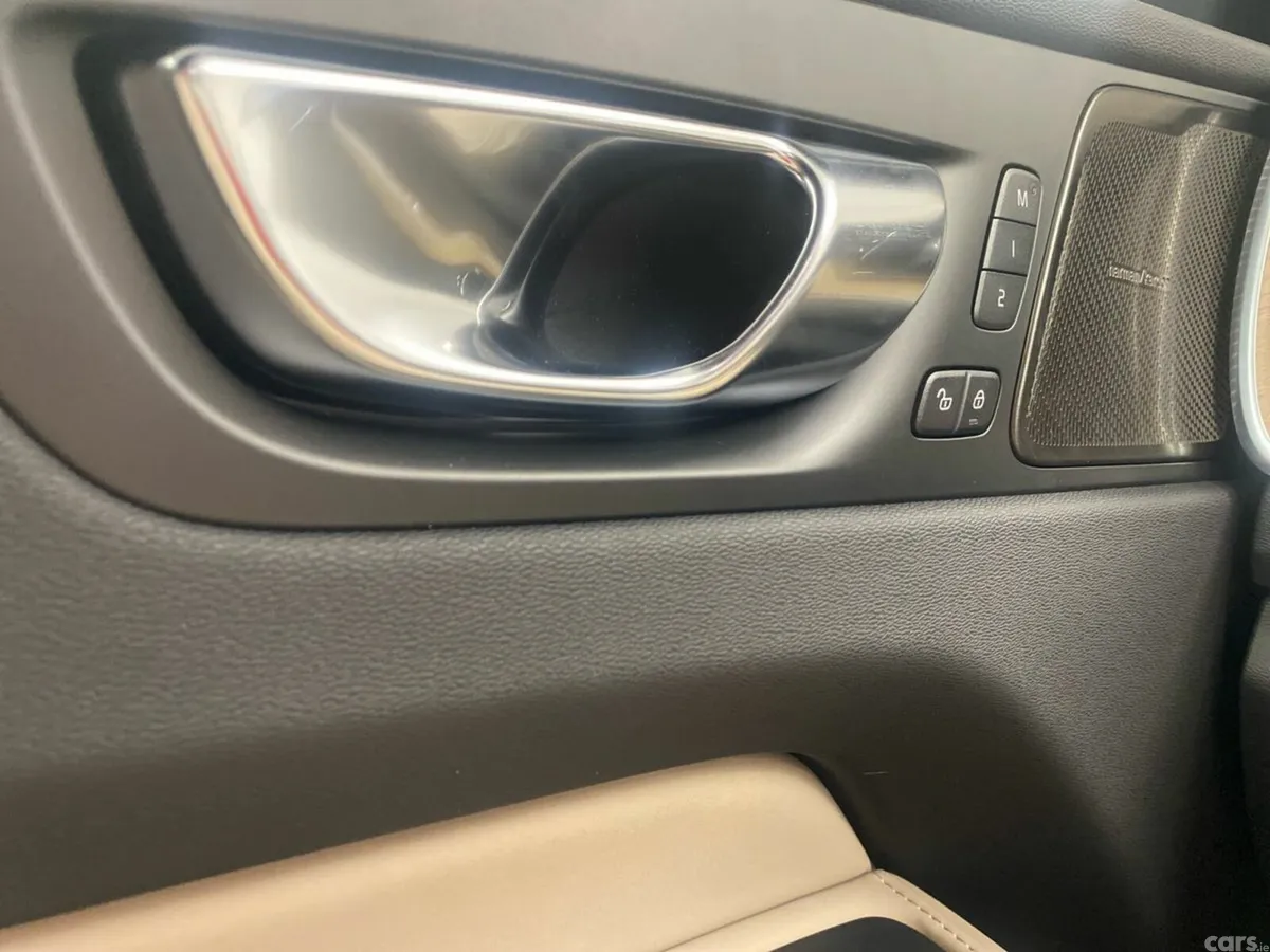 Volvo XC60 SUV, Petrol Plug-in Hybrid, 2026, Black