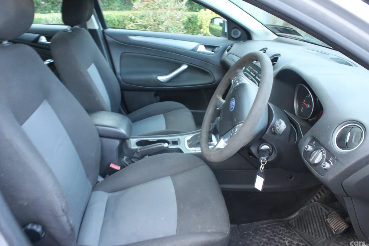 Ford Mondeo Saloon, Diesel, 2011, Silver