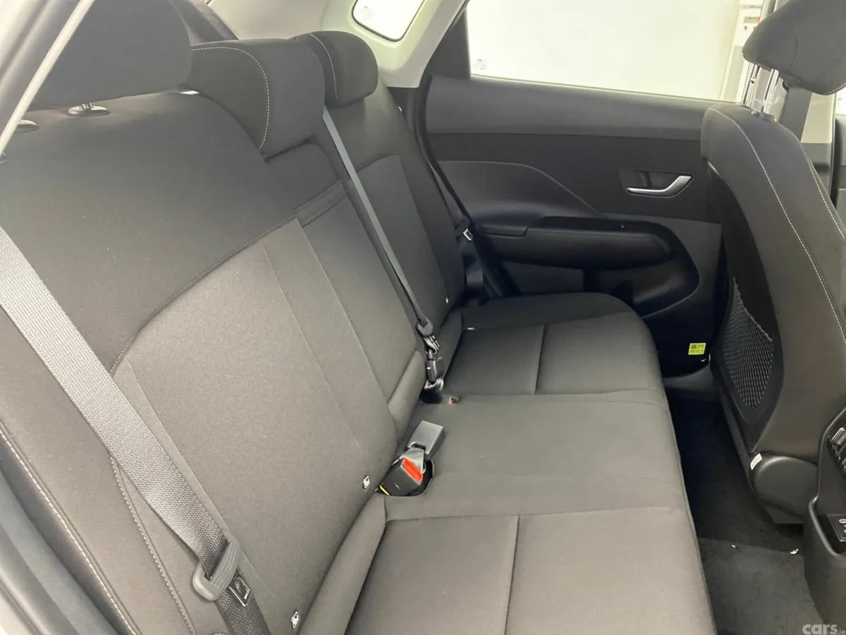 Hyundai KONA SUV, Petrol Hybrid, 2026, White