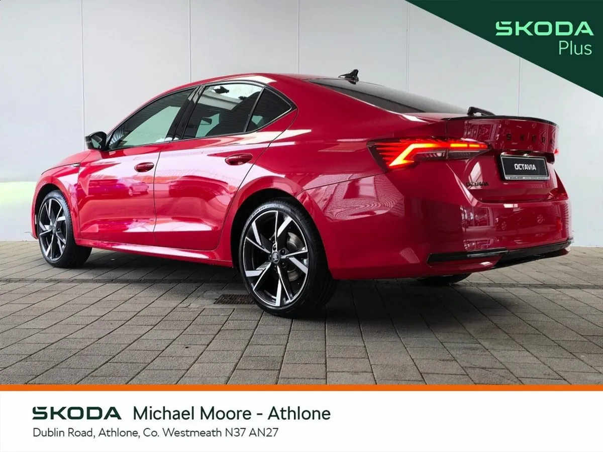 Skoda Octavia Saloon, Diesel, 2027, Red