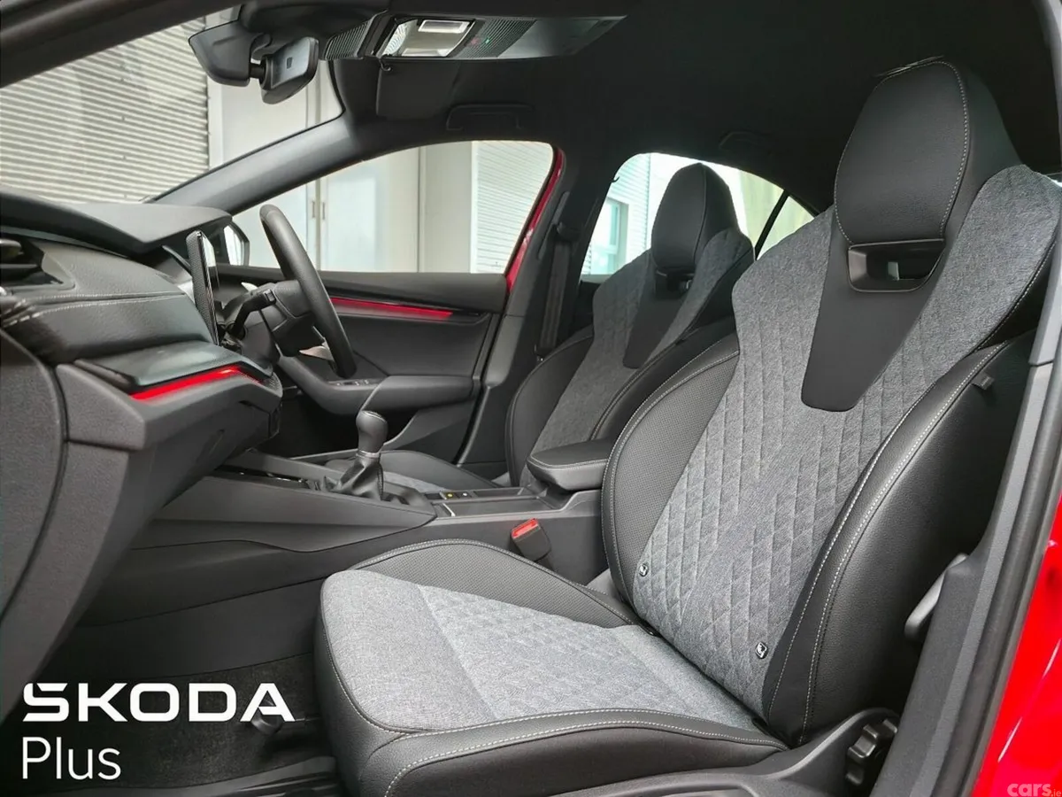 Skoda Octavia Saloon, Diesel, 2027, Red