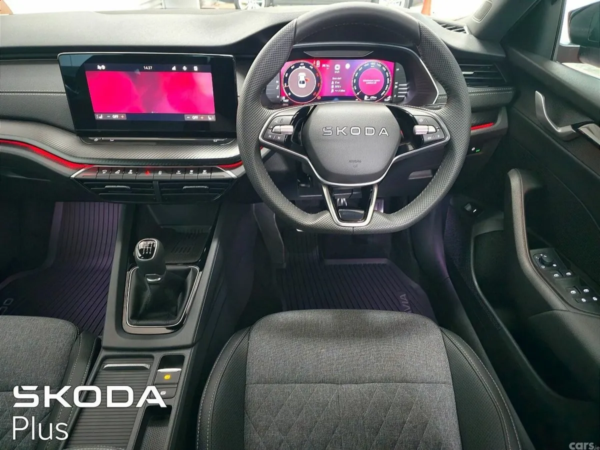 Skoda Octavia Saloon, Diesel, 2027, Red
