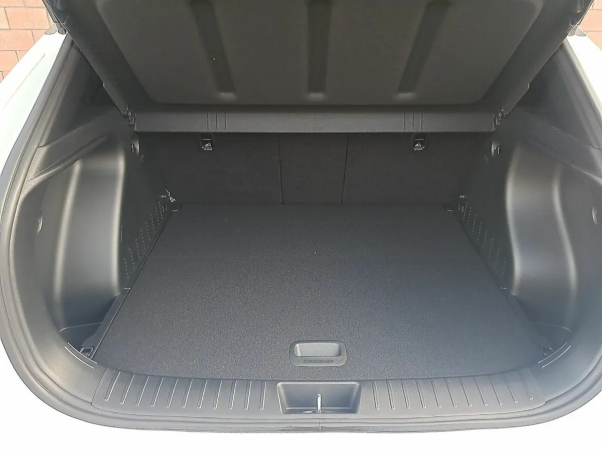 Hyundai KONA MPV, Petrol, 2027, White