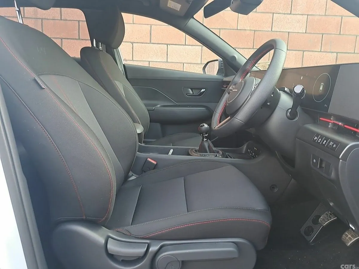 Hyundai KONA MPV, Petrol, 2027, White