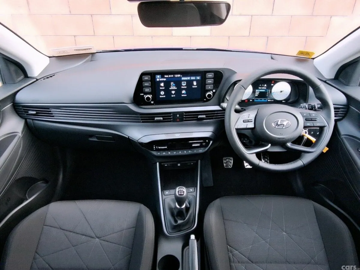 Hyundai Bayon MPV, Petrol, 2027, Blue