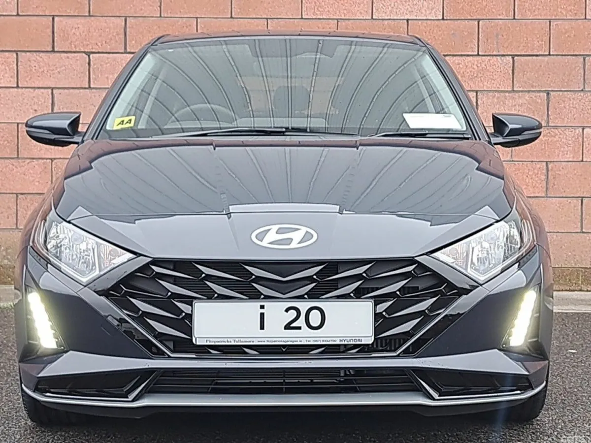 Hyundai i20 Hatchback, Petrol, 2027, Grey