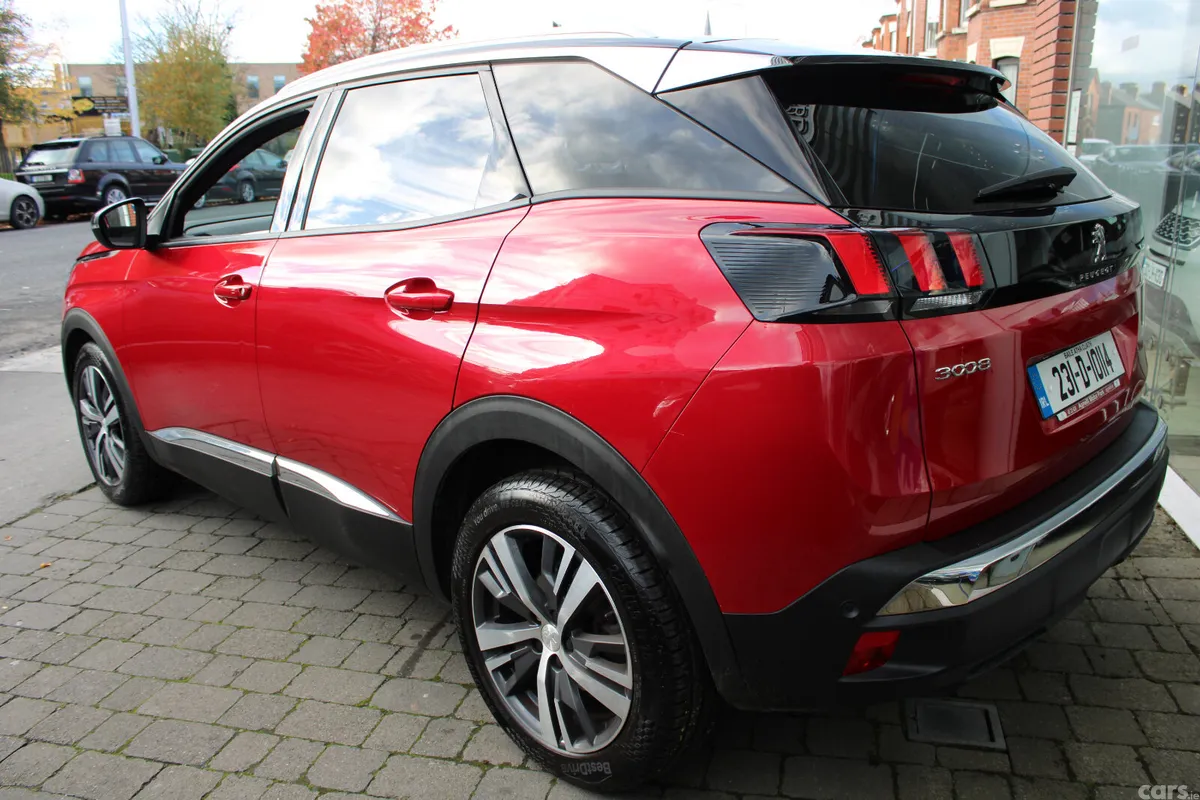 Peugeot 3008 MPV, Diesel, 2023, Red