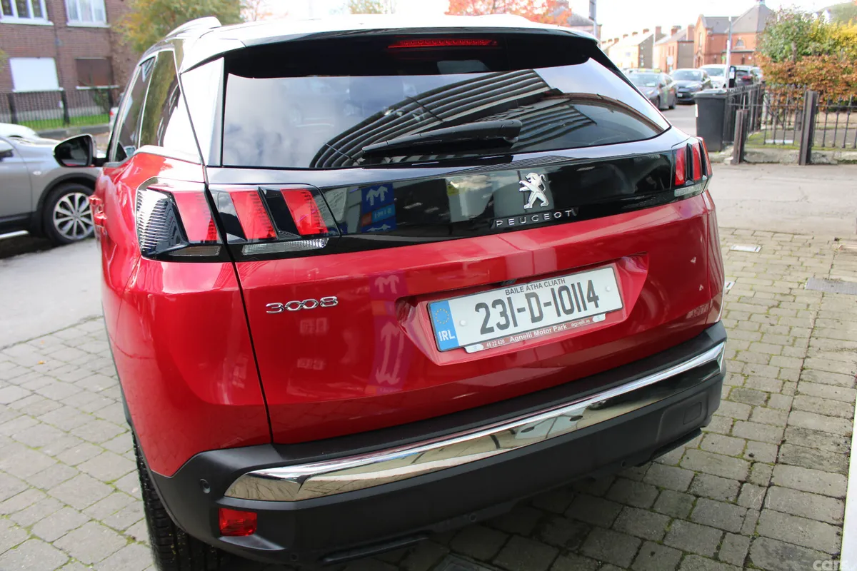Peugeot 3008 MPV, Diesel, 2023, Red