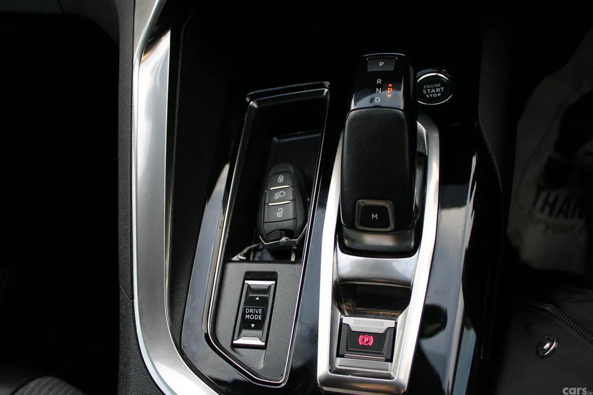 Peugeot 3008 MPV, Diesel, 2023, Red