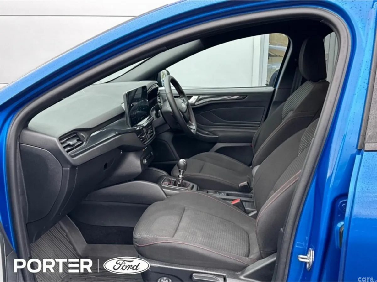 Ford Focus Hatchback, Petrol, 2024, Blue