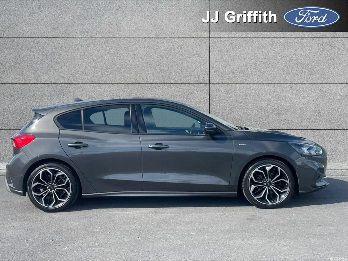 Ford Focus Hatchback, Petrol Hybrid, 2022, Grey