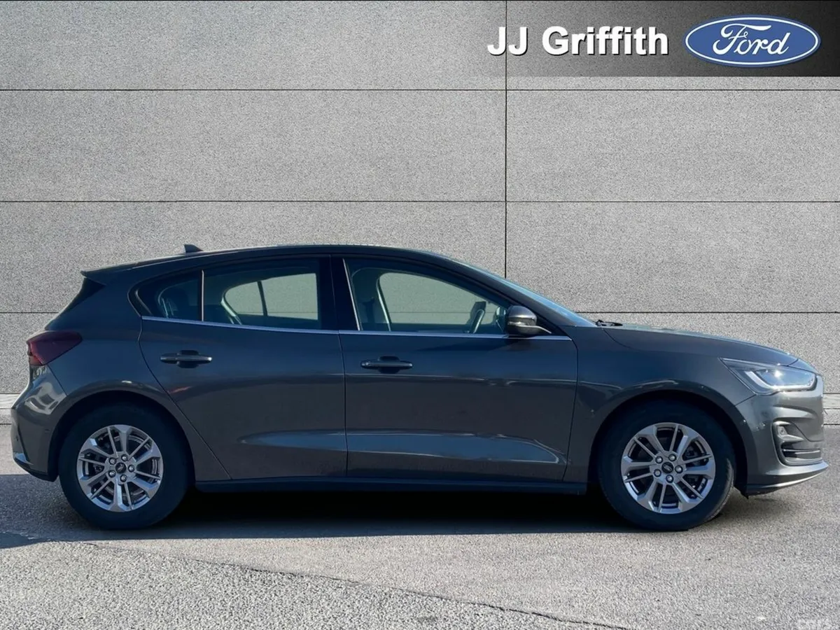 Ford Focus Hatchback, Petrol Hybrid, 2022, Grey