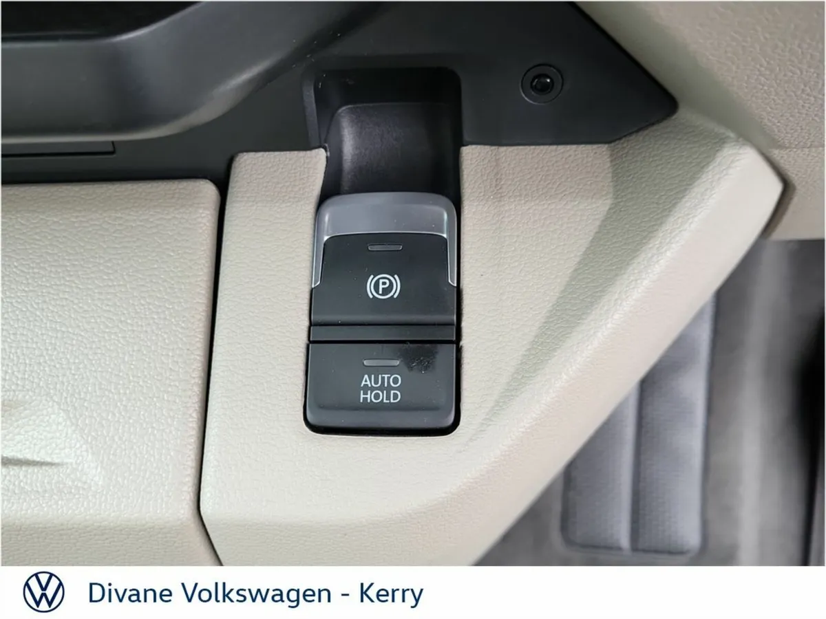 Volkswagen Multivan MPV, Petrol Plug-in Hybrid, 2026, Black