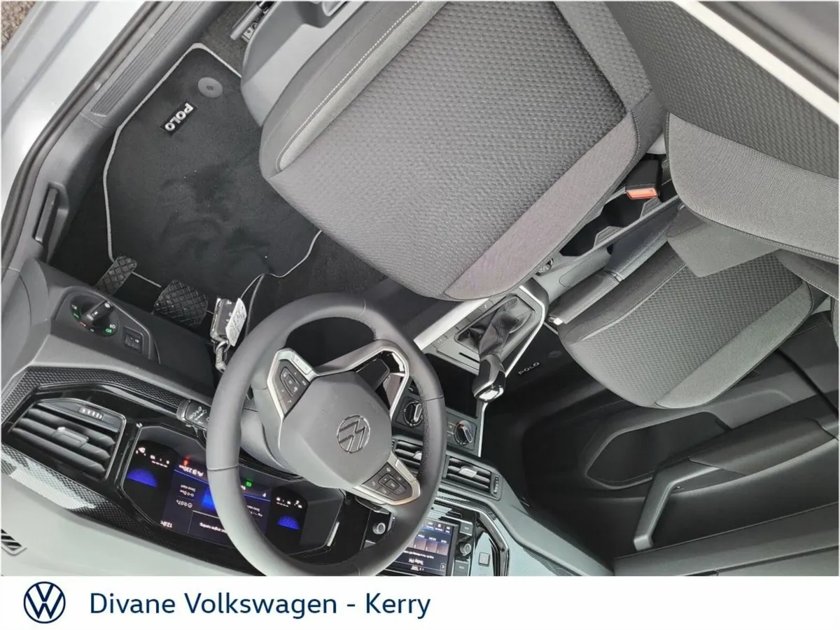 Volkswagen Polo Hatchback, Petrol, 2027, Silver