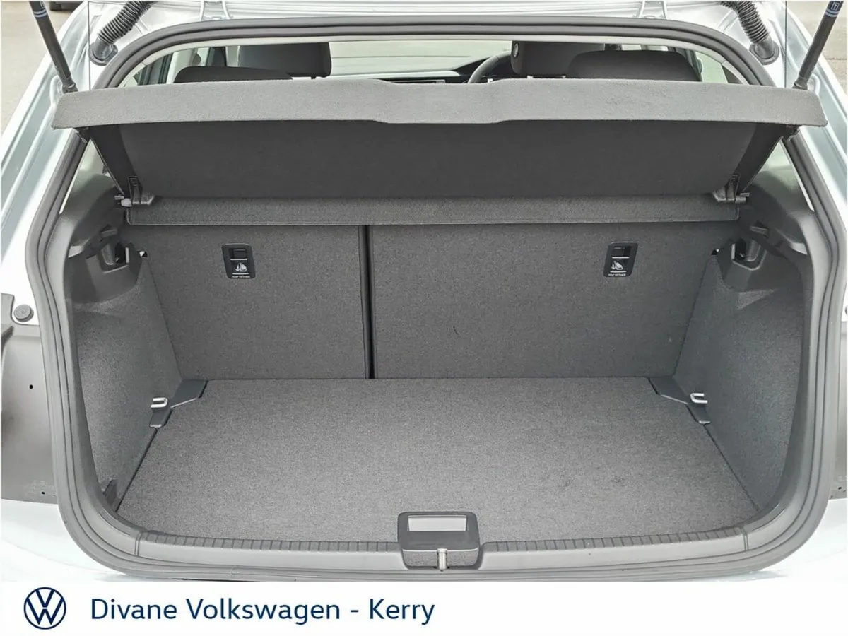 Volkswagen Polo Hatchback, Petrol, 2027, Silver