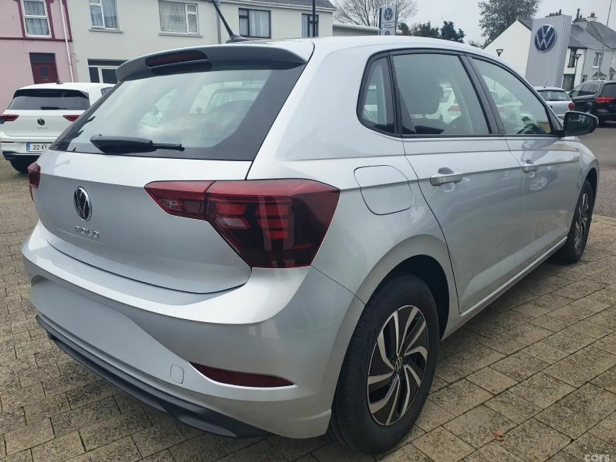 Volkswagen Polo Hatchback, Petrol, 2027, Silver