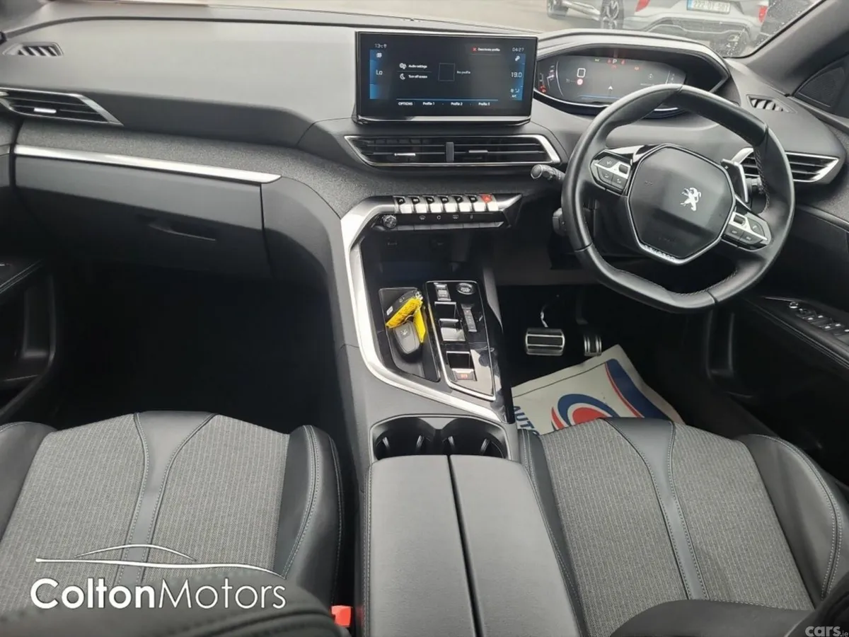 Peugeot 5008 MPV, Diesel, 2023, Grey