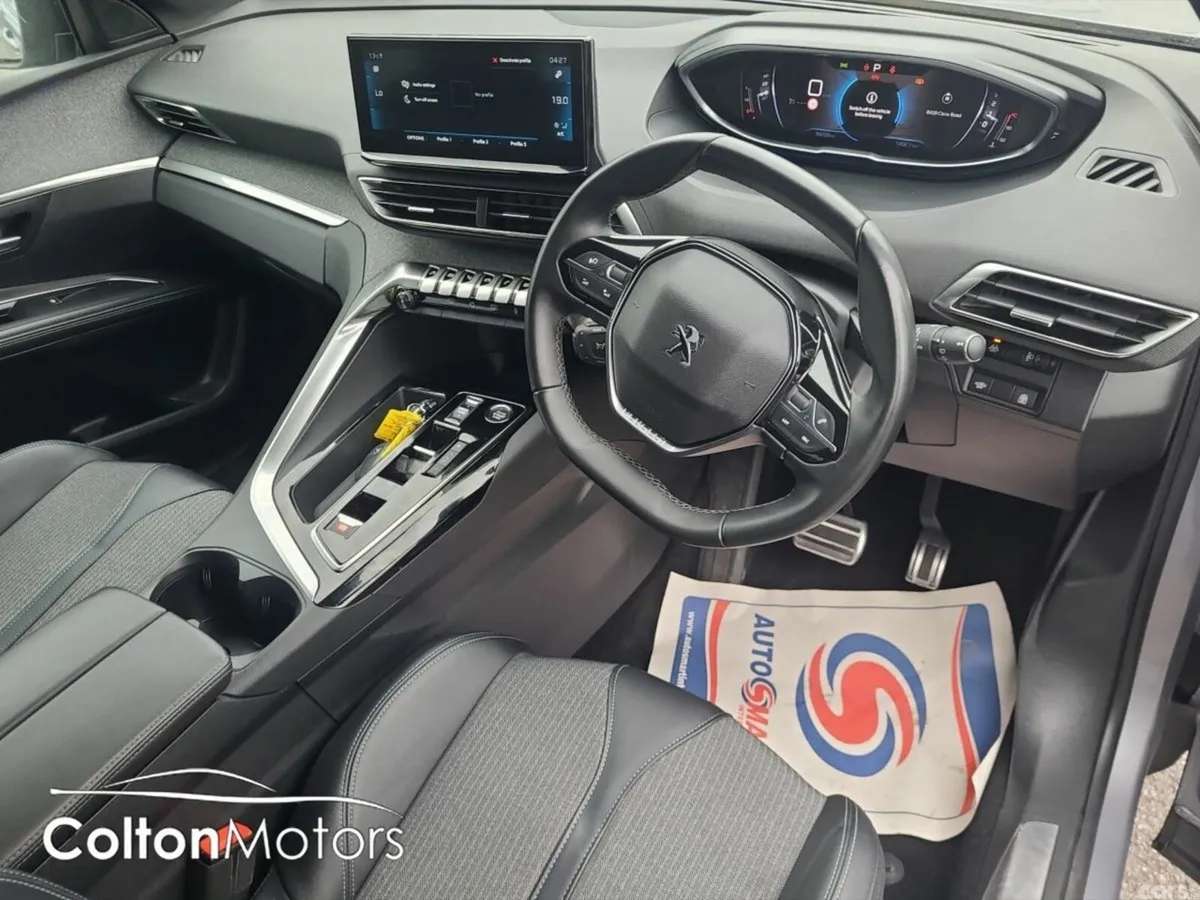 Peugeot 5008 MPV, Diesel, 2023, Grey