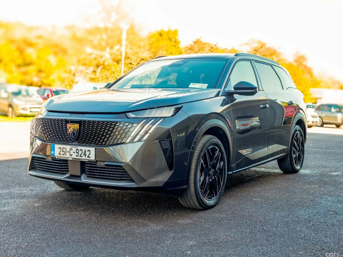 Peugeot 5008 MPV, Petrol, 2025, Grey