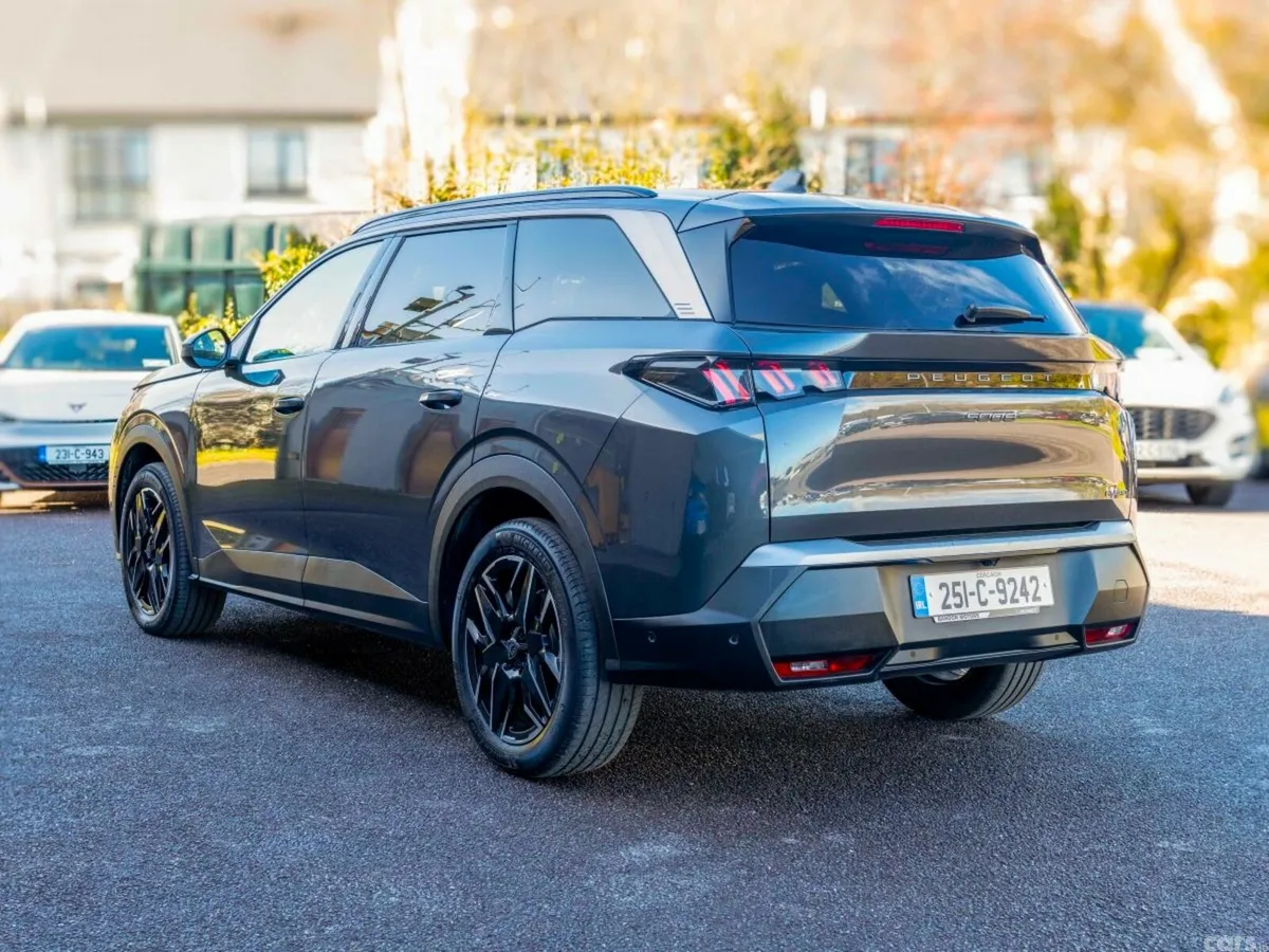 Peugeot 5008 MPV, Petrol, 2025, Grey