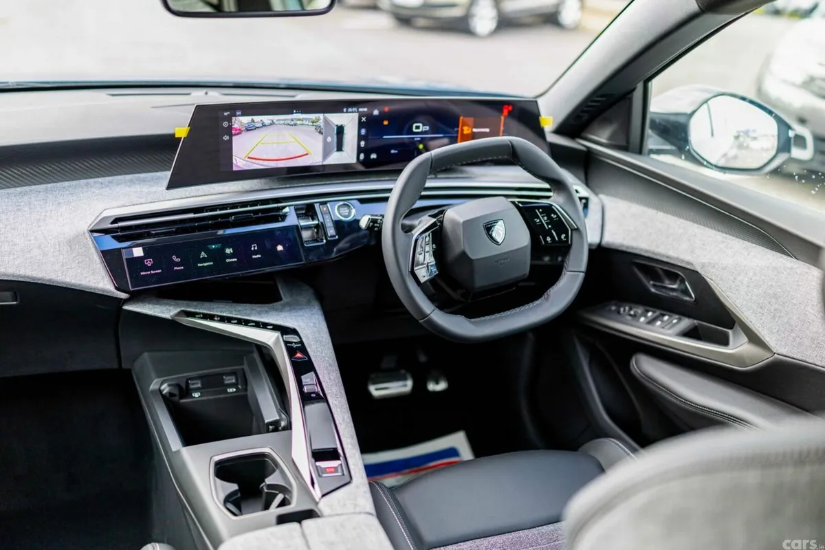 Peugeot 5008 MPV, Petrol Hybrid, 2026, 
