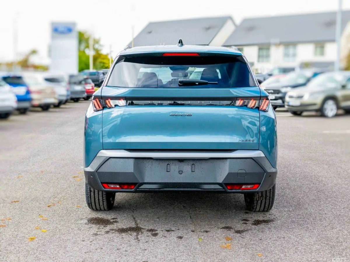Peugeot 5008 MPV, Petrol Hybrid, 2026, 