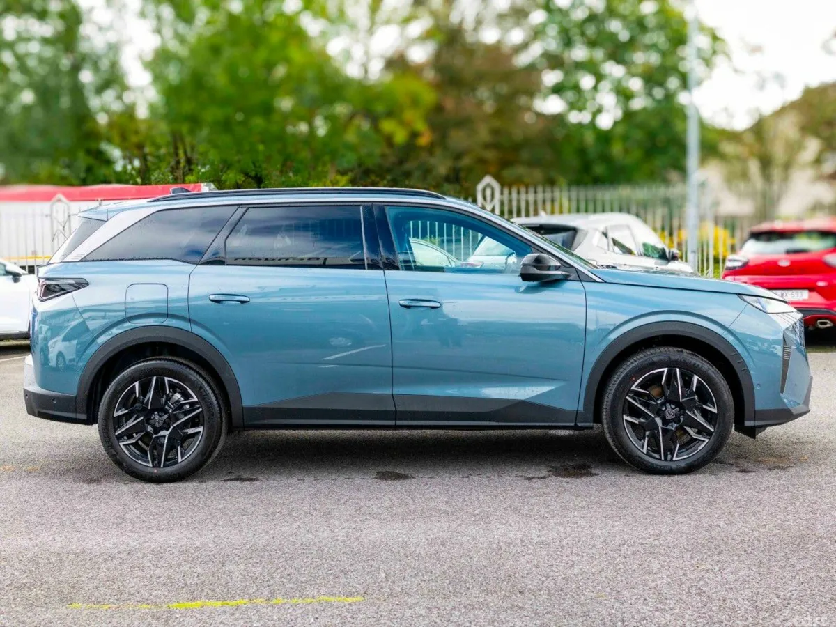 Peugeot 5008 MPV, Petrol Hybrid, 2026, 