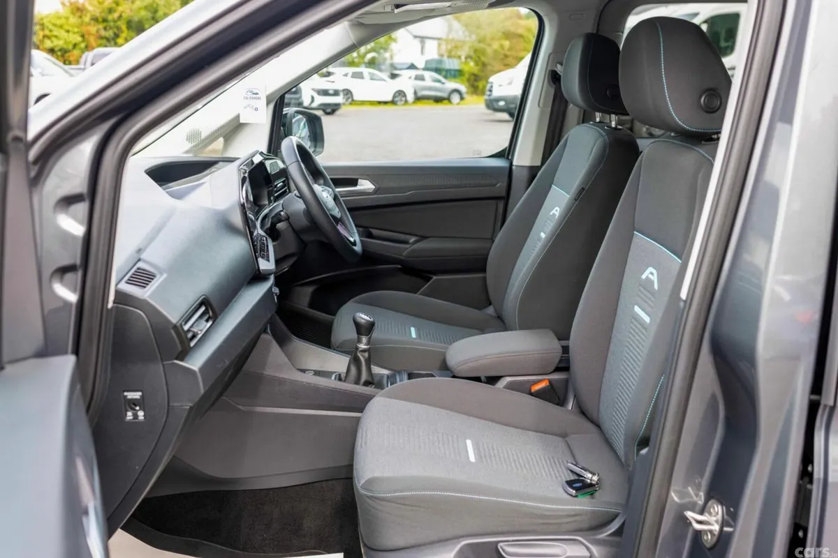 Ford Tourneo Connect MPV, Diesel, 2023, Grey