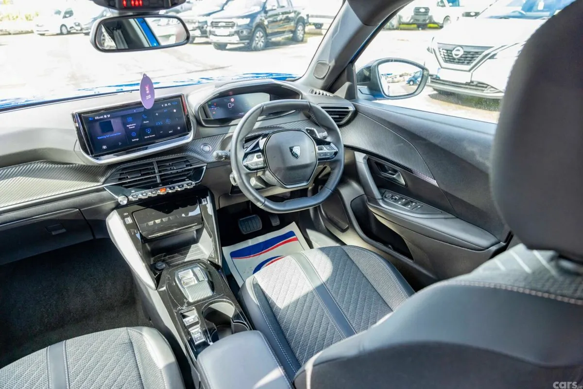 Peugeot 2008 MPV, Petrol, 2025, Blue