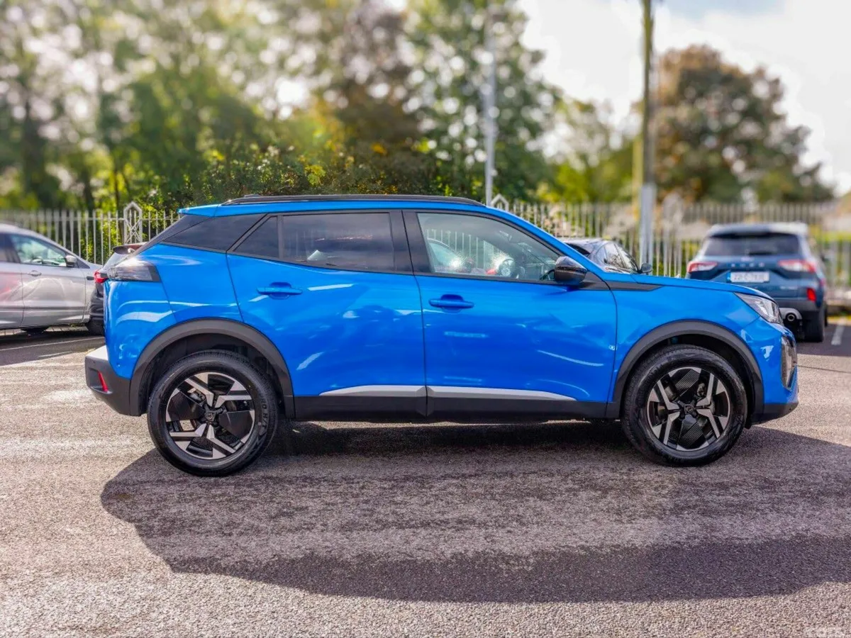Peugeot 2008 MPV, Petrol, 2025, Blue
