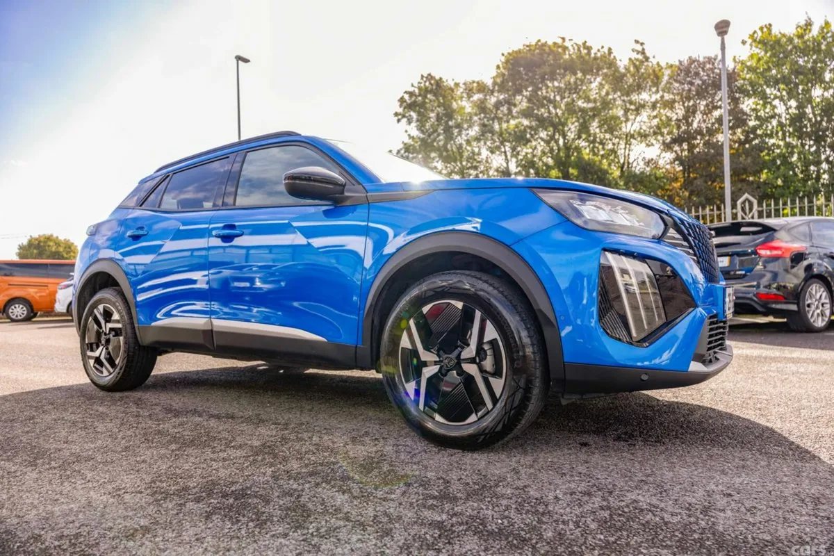 Peugeot 2008 MPV, Petrol, 2025, Blue
