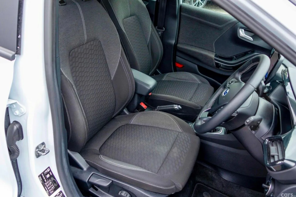 Ford Puma MPV, Petrol Hybrid, 2023, White