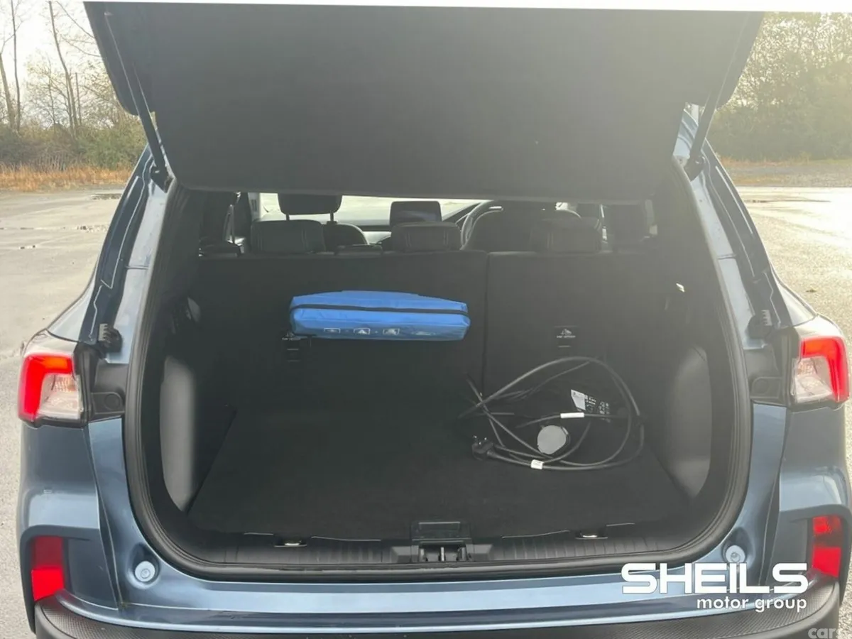 Ford Kuga SUV, Petrol Hybrid, 2022, Blue