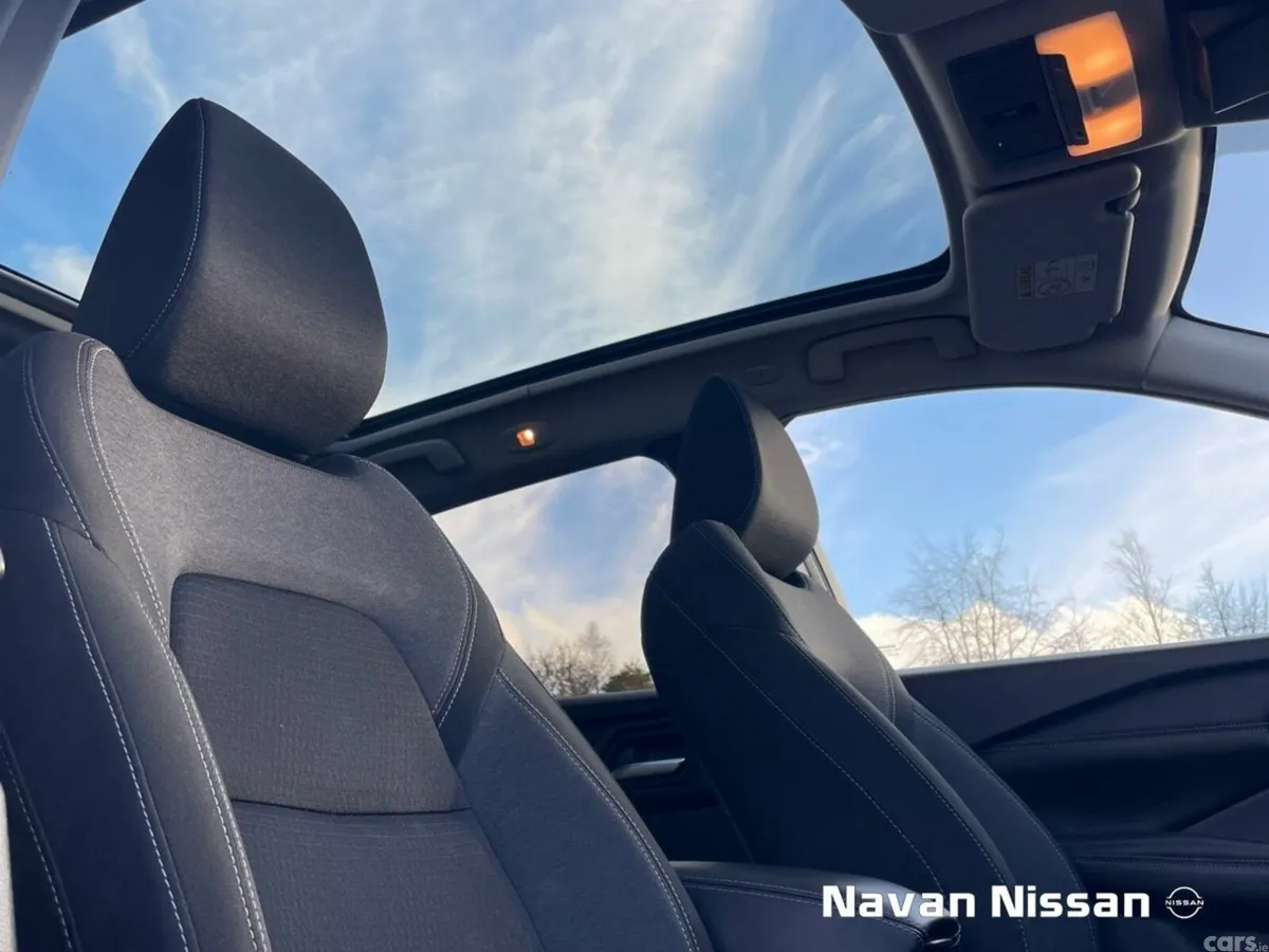 Nissan Qashqai MPV, Petrol Hybrid, 2023, Red