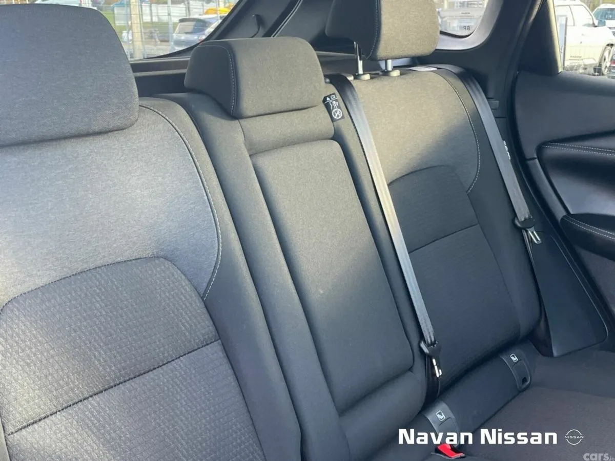 Nissan Qashqai MPV, Petrol Hybrid, 2023, Red
