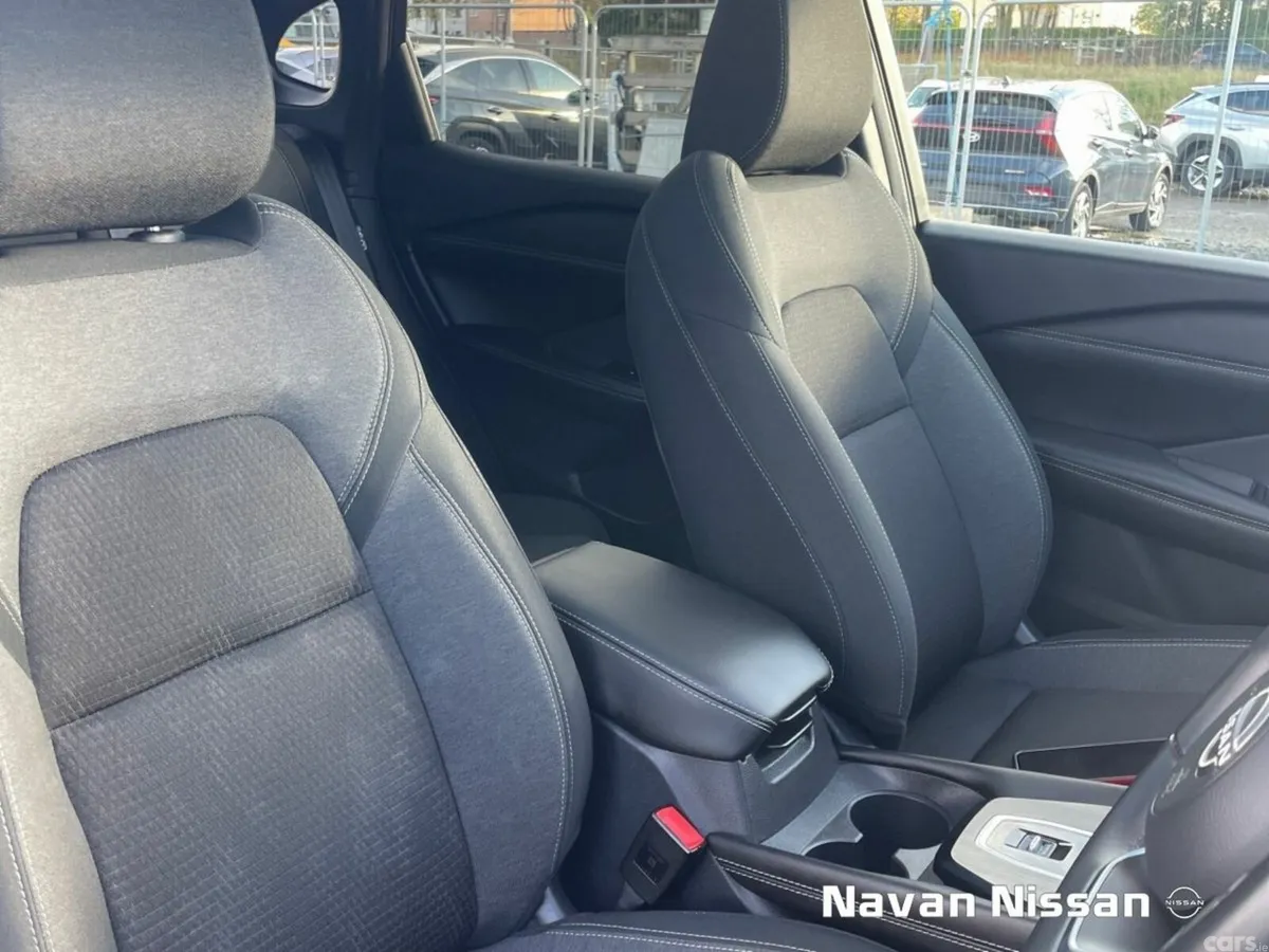 Nissan Qashqai MPV, Petrol Hybrid, 2023, Red