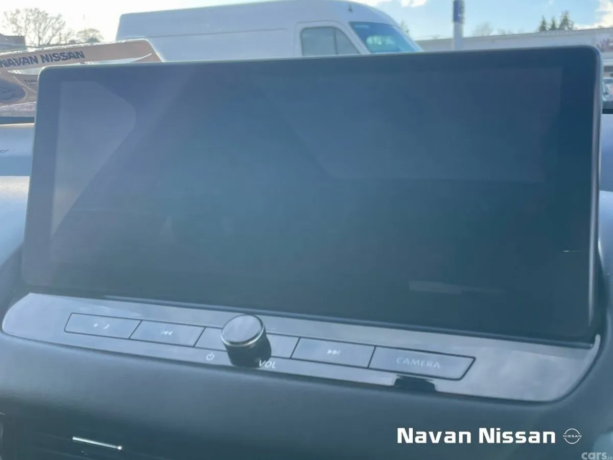Nissan Qashqai MPV, Petrol Hybrid, 2023, Red