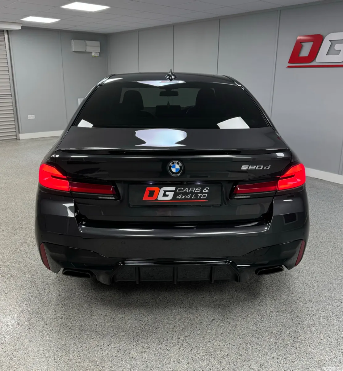 BMW 5-Series Saloon, Diesel Hybrid, 2021, Grey
